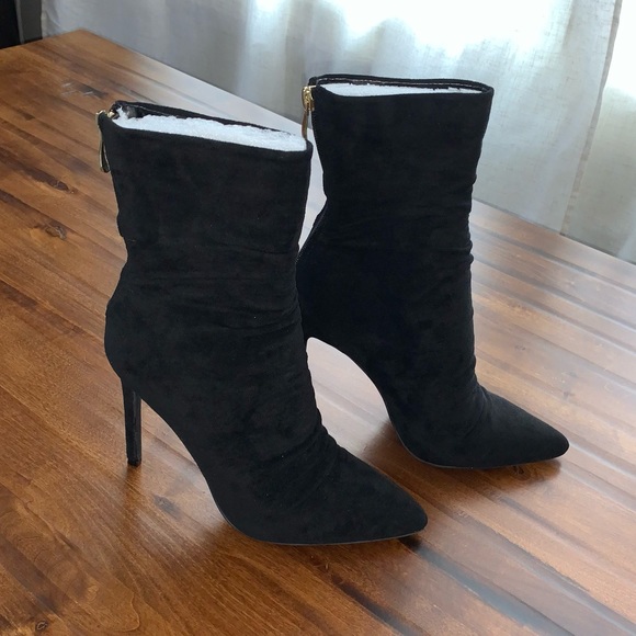 🌻🖤 Black Booties 🖤🌻 - Picture 2 of 4